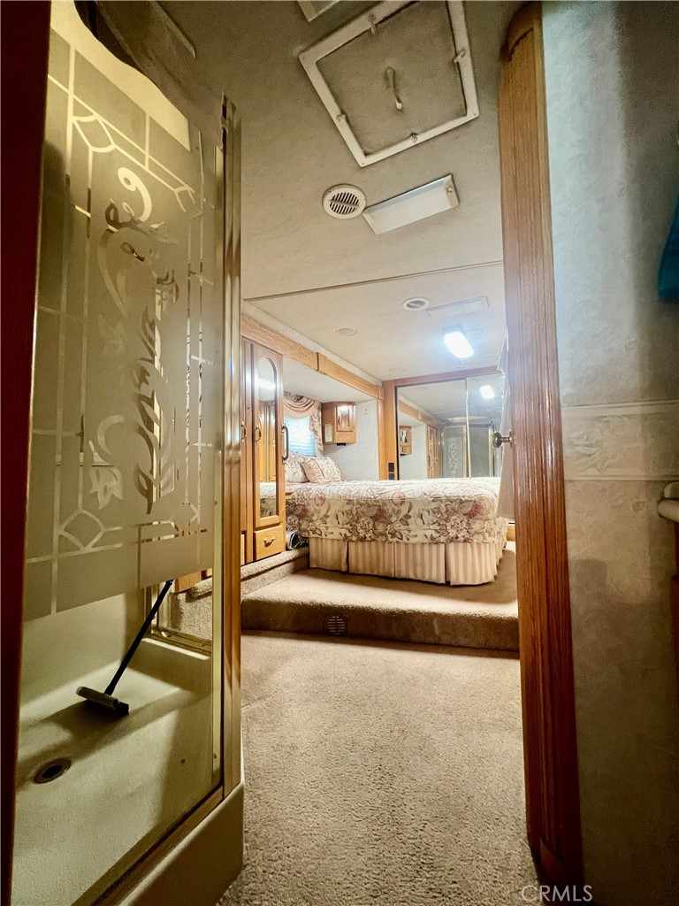 https://media.crmls.org/medias/e468904a-8573-4d03-8136-ccf8db188500.jpg?preset=X-Large