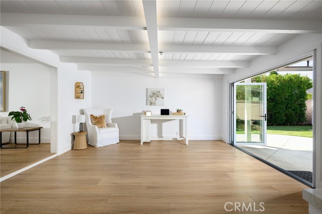 270 Cecil Place, Costa Mesa CA: https://media.crmls.org/medias/e468b9b4-3ad9-431b-81ea-beac6d1cd77f.jpg