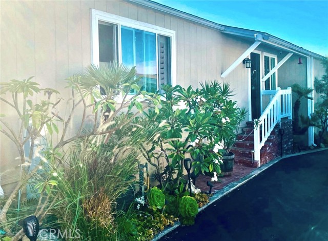 Detail Gallery Image 4 of 33 For 20 Saratoga, Newport Beach,  CA 92660 - 2 Beds | 2 Baths