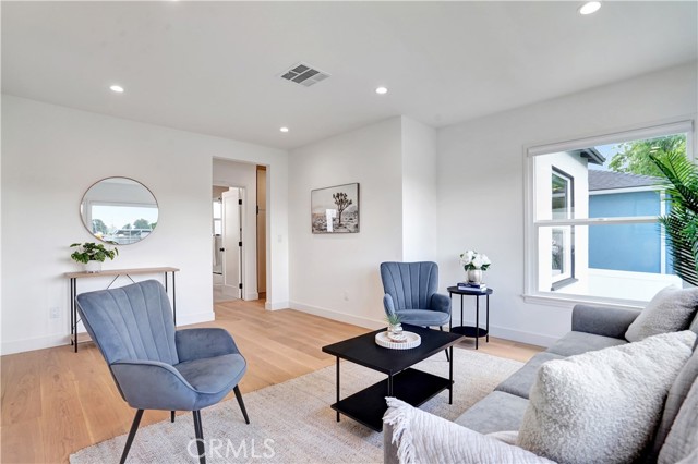 Detail Gallery Image 4 of 30 For 6438 Lindley Ave, Reseda,  CA 91335 - 3 Beds | 2 Baths
