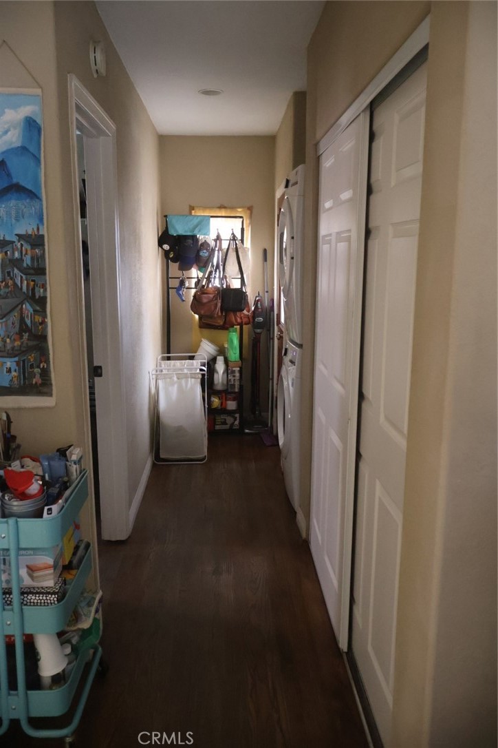 https://media.crmls.org/medias/e46bb2a7-3610-458a-96e9-b0b390248ab8.jpg?preset=X-Large
