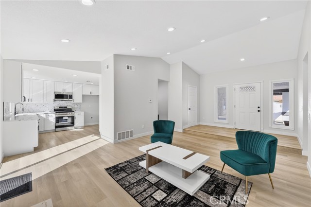 Detail Gallery Image 6 of 63 For 6568 Avenida Mariposa, Jurupa Valley,  CA 92509 - 4 Beds | 2 Baths