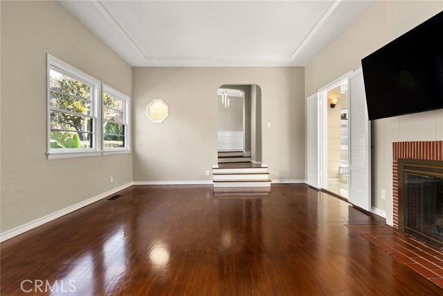 3202 E Chevy Chase, Glendale CA: https://media.crmls.org/medias/e46c0139-9823-4c34-8c41-093000c034ca.jpg