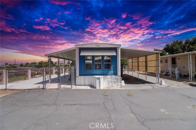 12995 6th, Yucaipa CA: https://media.crmls.org/medias/e46c5e84-69d4-4aa8-a765-d6e743a5fb5c.jpg
