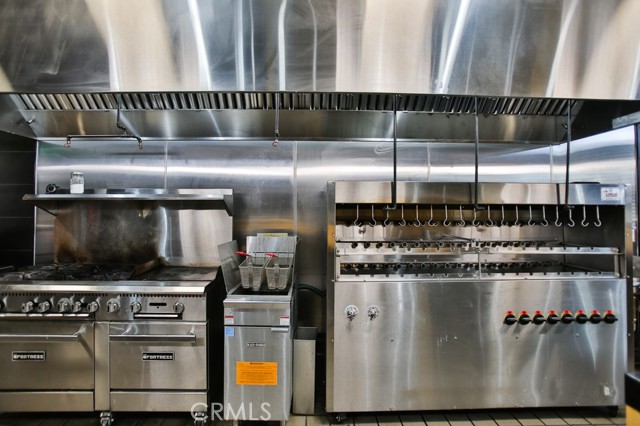 5537 W Sunset Boulevard, Los Angeles CA: https://media.crmls.org/medias/e46da2df-db7a-4c66-94d3-0603079d5114.jpg