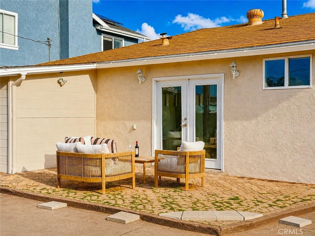https://media.crmls.org/medias/e46e2032-8060-4f5b-8df4-4fed37cd9aff.jpg?preset=X-Large