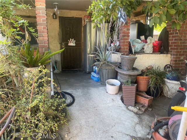 7751 Arvilla Avenue, Sun Valley CA: https://media.crmls.org/medias/e46f76b9-3918-48cb-923d-32cd57a43b7e.jpg