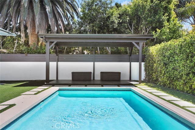 535 N Sierra Bonita Avenue, Los Angeles CA: https://media.crmls.org/medias/e46fef72-bc8d-4ca4-b0e9-a9ba74c7b163.jpg