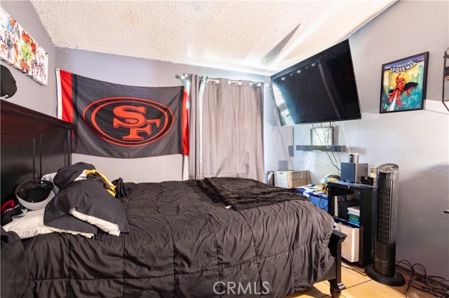 27703 Walnut Springs Avenue, Canyon Country CA: https://media.crmls.org/medias/e4706bcc-33f9-4783-9591-b17ef7a8b532.jpg
