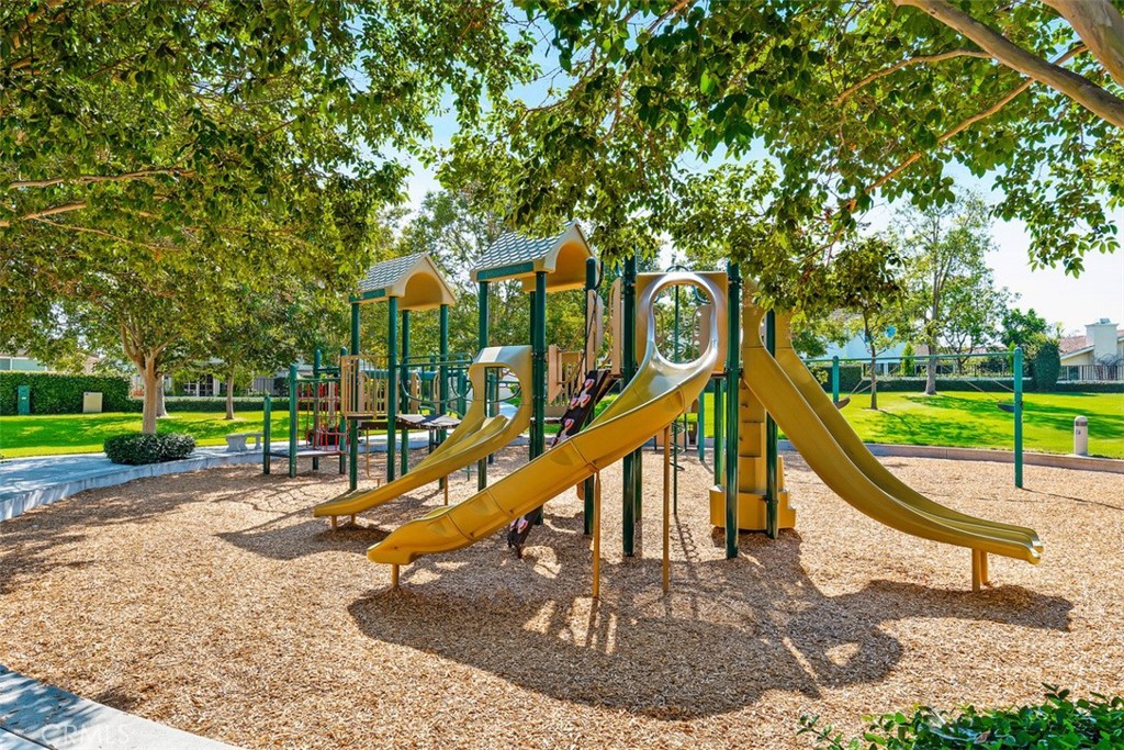 https://media.crmls.org/medias/e470be12-203c-421e-b28d-3ac4980c5af2.jpg?preset=X-Large