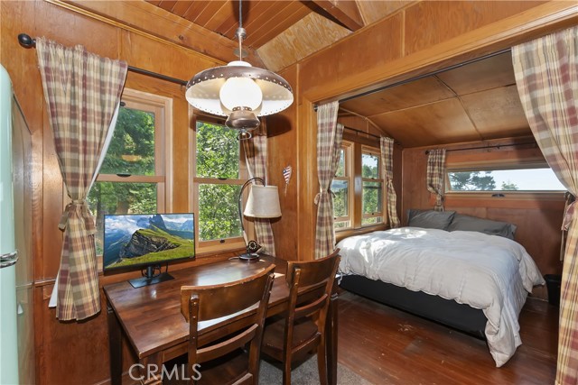 1040 Mile High Road, Twin Peaks CA: https://media.crmls.org/medias/e470e9ae-a9ee-4c99-9311-cf86aae29e38.jpg