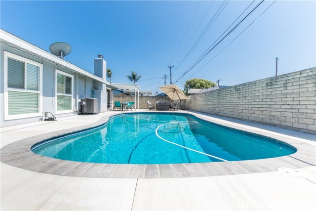8195 Valley View Street, Buena Park CA: https://media.crmls.org/medias/e4715d8d-0443-4c9f-b58f-f2dc03bdc22c.jpg