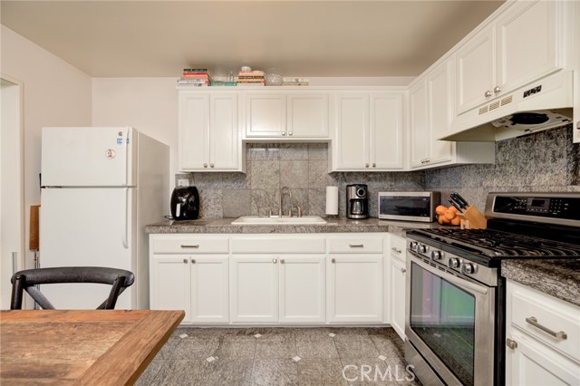 2003 Farrell Avenue, Redondo Beach, California 90278, 5 Bedrooms Bedrooms, ,3 BathroomsBathrooms,Residential,Sold,Farrell,SB22004385