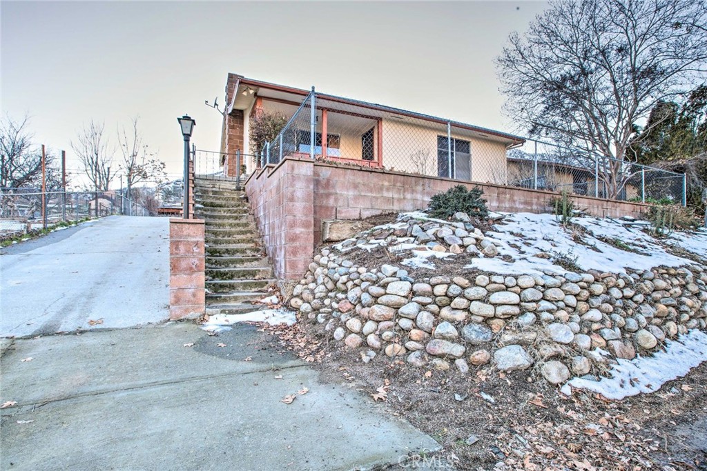255 Sirretta Street