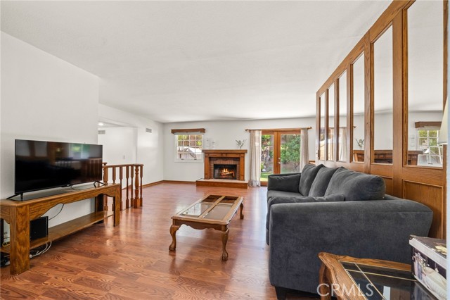 1414 East Baldwin Avenue, Orange CA: https://media.crmls.org/medias/e471b985-d8cf-4f51-8949-121cd8b5d908.jpg