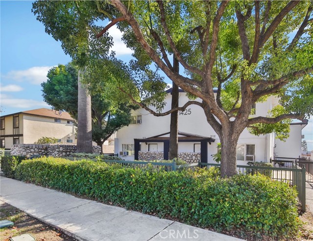 1425 W Stoneridge Court, Ontario CA: https://media.crmls.org/medias/e4728c58-da98-4752-8534-f47b6b21f36e.jpg