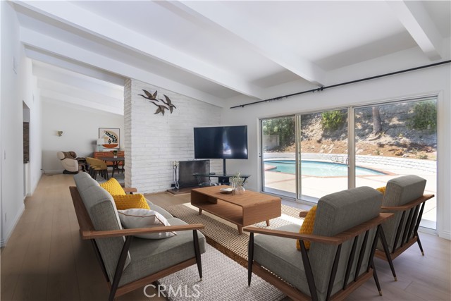 Detail Gallery Image 3 of 18 For 5725 El Canon Ave, Woodland Hills,  CA 91367 - 3 Beds | 2 Baths