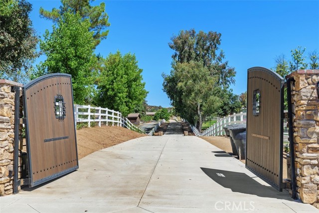 37789 Avenida La Cresta, Murrieta CA: https://media.crmls.org/medias/e472aa9b-27cb-408b-9d9c-c4dfbebcac38.jpg