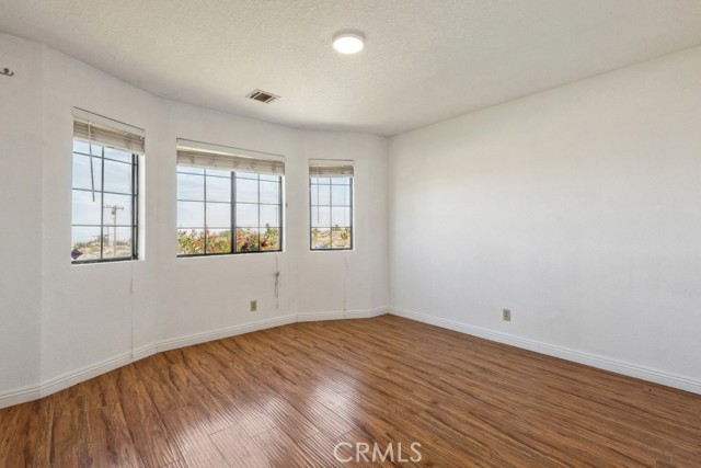 8636 Riggins Road, Phelan CA: https://media.crmls.org/medias/e472f4d0-aeca-4075-8645-32af7a9c84f6.jpg