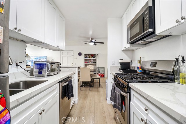 Detail Gallery Image 11 of 32 For 5700 Etiwanda Ave #105,  Tarzana,  CA 91356 - 3 Beds | 2 Baths