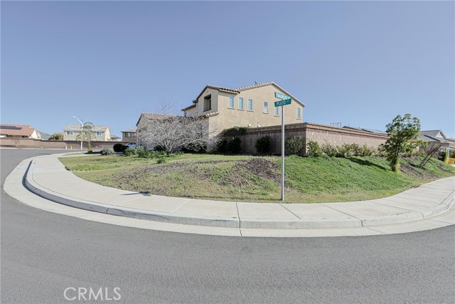 Detail Gallery Image 2 of 45 For 1461 Pluto Ct, Beaumont,  CA 92223 - 4 Beds | 3 Baths