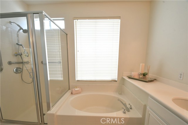 Detail Gallery Image 4 of 14 For 1064 Apple Blossom Ln, Corona,  CA 92881 - 4 Beds | 2/1 Baths