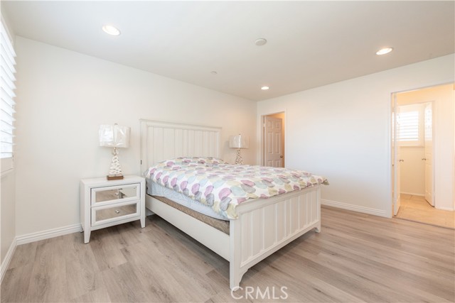 142 Full Moon, Irvine CA: https://media.crmls.org/medias/e4744145-67e7-4a00-89f9-3587930a28af.jpg