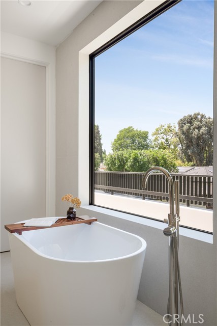 12335 Otsego Street, Valley Village CA: https://media.crmls.org/medias/e47442a7-8534-4774-b7a6-c7b8a808bd12.jpg