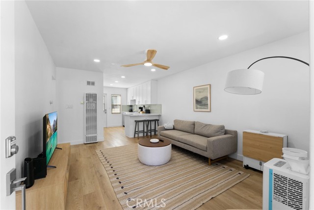 2077 Reed Ave., Pacific Beach (San Diego) CA: https://media.crmls.org/medias/e4748e7f-9f19-4f12-adbc-0e06e0afd75a.jpg