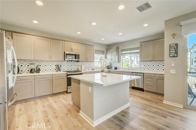 Detail Gallery Image 11 of 45 For 610 Shadowbrook, Lake Forest,  CA 92610 - 4 Beds | 3/1 Baths