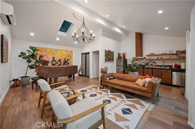 Detail Gallery Image 16 of 29 For 5526 Fulton Ave, Sherman Oaks,  CA 91401 - 4 Beds | 3 Baths