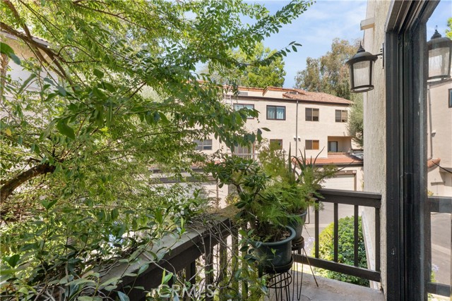 21730 Marylee Street, Woodland Hills CA: https://media.crmls.org/medias/e475fbc5-017a-4b93-9961-59f385808b55.jpg