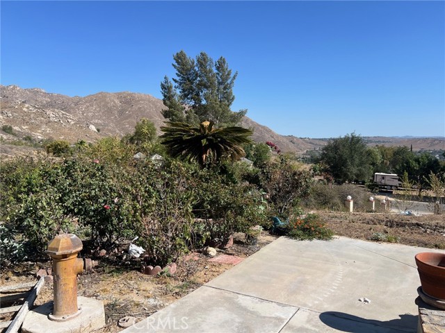 2005 Mt Vernon Avenue, Riverside CA: https://media.crmls.org/medias/e476442e-3c99-4e49-952f-a3bd192d7c2b.jpg