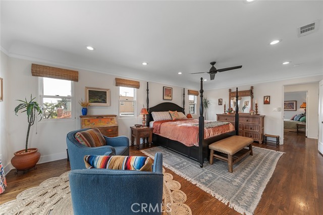 69 Santa Ana Avenue, Long Beach CA: https://media.crmls.org/medias/e4766bb9-bdad-454f-86af-8ca0ee70428f.jpg