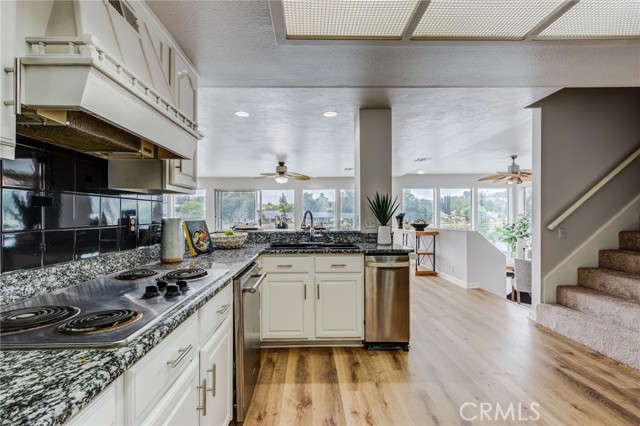 42768 Santa Suzanne Place, Temecula CA: https://media.crmls.org/medias/e4769629-49e5-4fc6-a56d-6b15c140c368.jpg