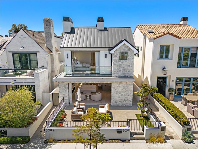 Detail Gallery Image 40 of 49 For 509 Carnation, Corona Del Mar,  CA 92625 - 3 Beds | 3/1 Baths