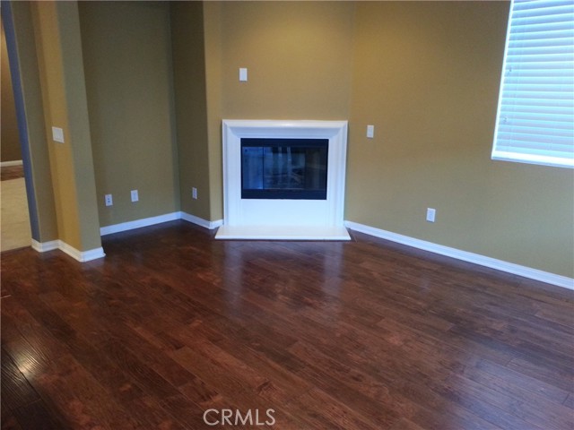 Detail Gallery Image 2 of 4 For 19353 Opal Ln, Saugus,  CA 91350 - 3 Beds | 3 Baths