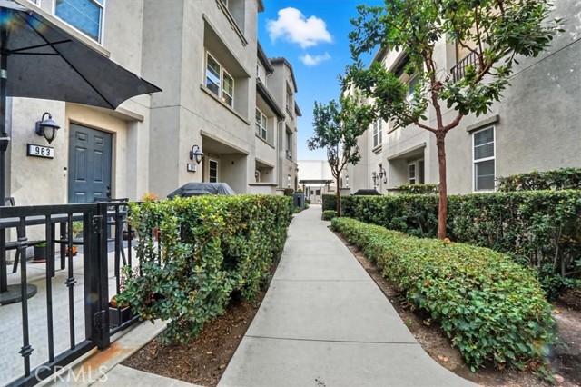 965 Acacia Lane, Montebello CA: https://media.crmls.org/medias/e4776064-1955-4daf-afd5-c52139712426.jpg