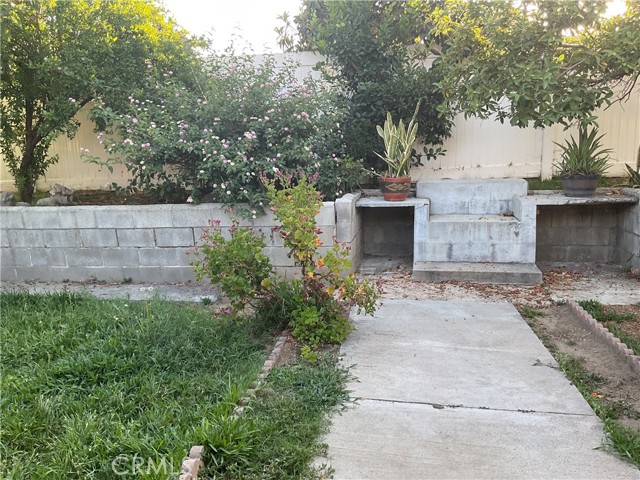 322 N Fillmore Avenue, Rialto CA: https://media.crmls.org/medias/e4776711-b973-4f62-89c3-973bb4bcbfca.jpg