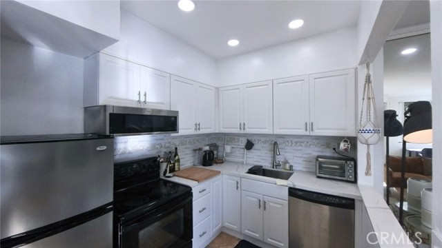 Detail Gallery Image 8 of 40 For 2575 E 19th St #17,  Signal Hill,  CA 90755 - 1 Beds | 1 Baths