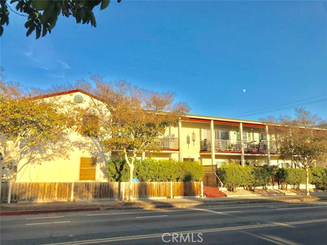 Detail Gallery Image 2 of 21 For 2302 Oak St, Santa Monica,  CA 90405 - – Beds | – Baths