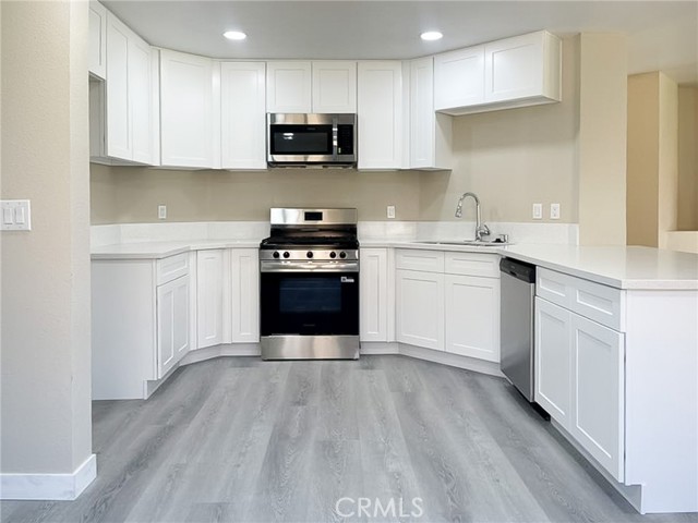 Detail Gallery Image 6 of 26 For 1768 Mesa Dr, Lancaster,  CA 93535 - 4 Beds | 3 Baths