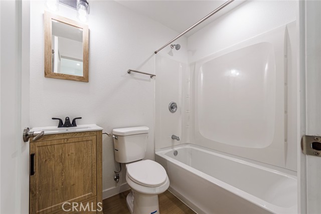 Detail Gallery Image 19 of 27 For 11839 1/2 Runnymede, North Hollywood,  CA 91605 - 4 Beds | 4 Baths