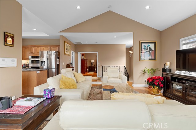 Detail Gallery Image 24 of 46 For 211 S Francisca #B,  Redondo Beach,  CA 90277 - 4 Beds | 3 Baths