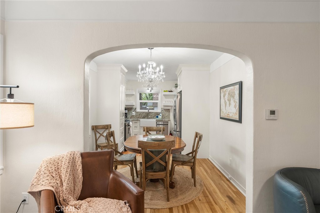 https://media.crmls.org/medias/e479323e-b18c-4595-b5a6-8cab1c43a2cf.jpg?preset=X-Large