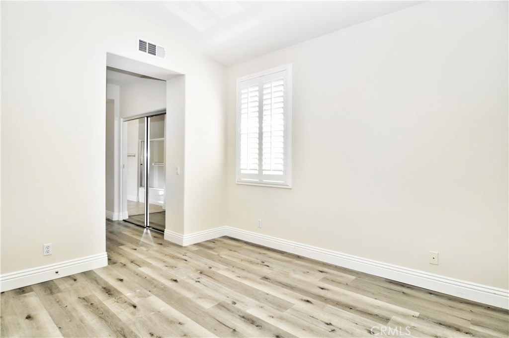 MLS #OC25261678 image #9