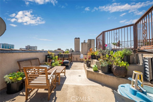 Detail Gallery Image 36 of 38 For 1425 E 2nd St #301,  Long Beach,  CA 90802 - 3 Beds | 2 Baths