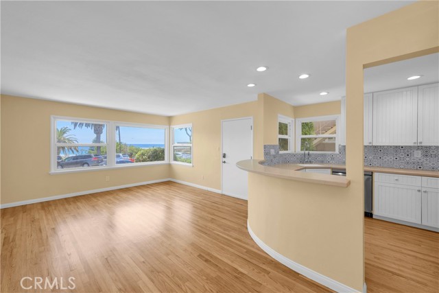 220 Cliff Drive, Laguna Beach CA: https://media.crmls.org/medias/e47a7a6b-1bba-48b8-8900-5846251bfe29.jpg