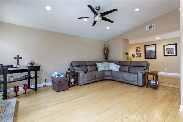 Detail Gallery Image 8 of 22 For 1057 Terrace Ave, Santa Maria,  CA 93455 - 4 Beds | 2 Baths