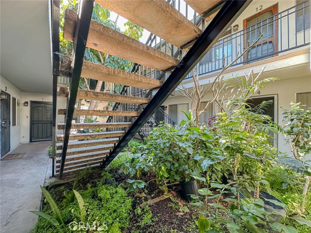 Detail Gallery Image 34 of 46 For 3045 E Theresa #8,  Long Beach,  CA 90814 - 1 Beds | 1 Baths